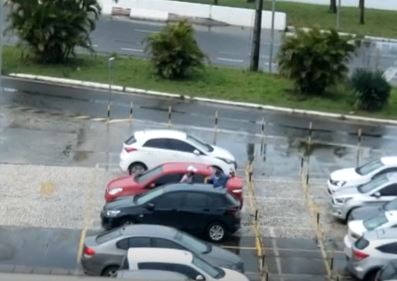 Ação de criminosos ocorreu quando vítima concluía roteiro entre agência do banco Itaú, em Porto Seco Pirajá, até o CAB Ação de criminosos ocorreu quando vítima concluía roteiro entre agência do banco Itaú, em Porto Seco Pirajá, até o CAB