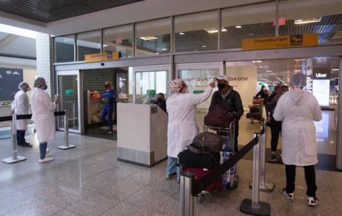 Barreira de monitoramento no Aeroporto de Congonhas (SP) com objetivo de evitar a disseminação da variante Delta