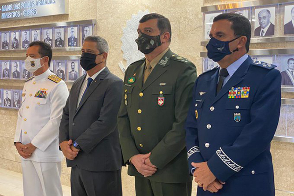 Braga Netto e comandantes das Força Armadas