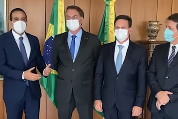 Ontem, o YouTube removeu o vídeo da live de Bolsonaro; segundo a plataforma, o vídeo violou diretrizes de desinformação médica