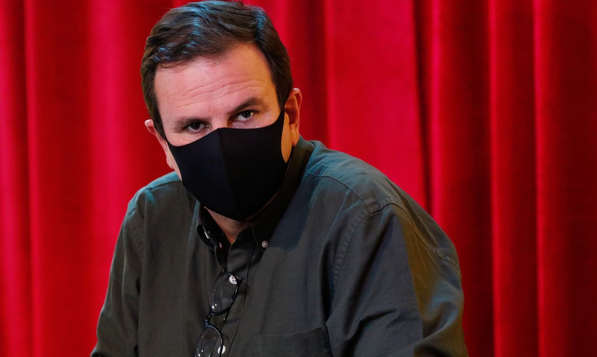 Eduardo Paes disse que sua mãe sobreviveu à covid por ter sido imunizada com as duas doses da Coronavac