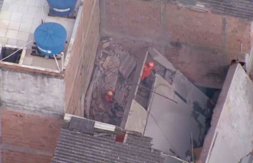 Socorristas ainda buscam homem de 30 anos que está soterrado