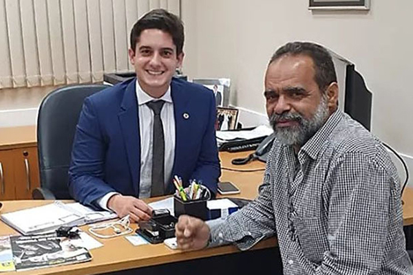 O deputado estadual Marcelinho Veiga (PSB) com o prefeito de Utinga, Joyuson Vieira (PSB) O deputado estadual Marcelinho Veiga (PSB) com o prefeito de Utinga, Joyuson Vieira (PSB)