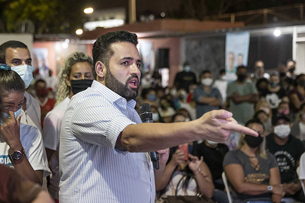 O prefeito de Embu das Artes, na Grande São Paulo