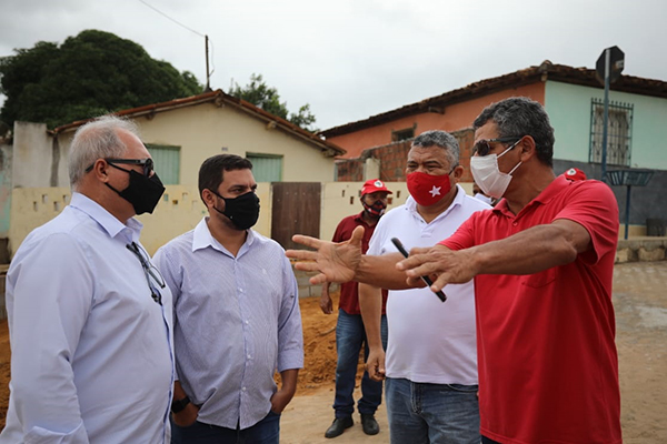 O deputado federal Valmir Assunção (PT-BA) visitou o município de Boa Vista do Tupim, na Chapada Diamantina