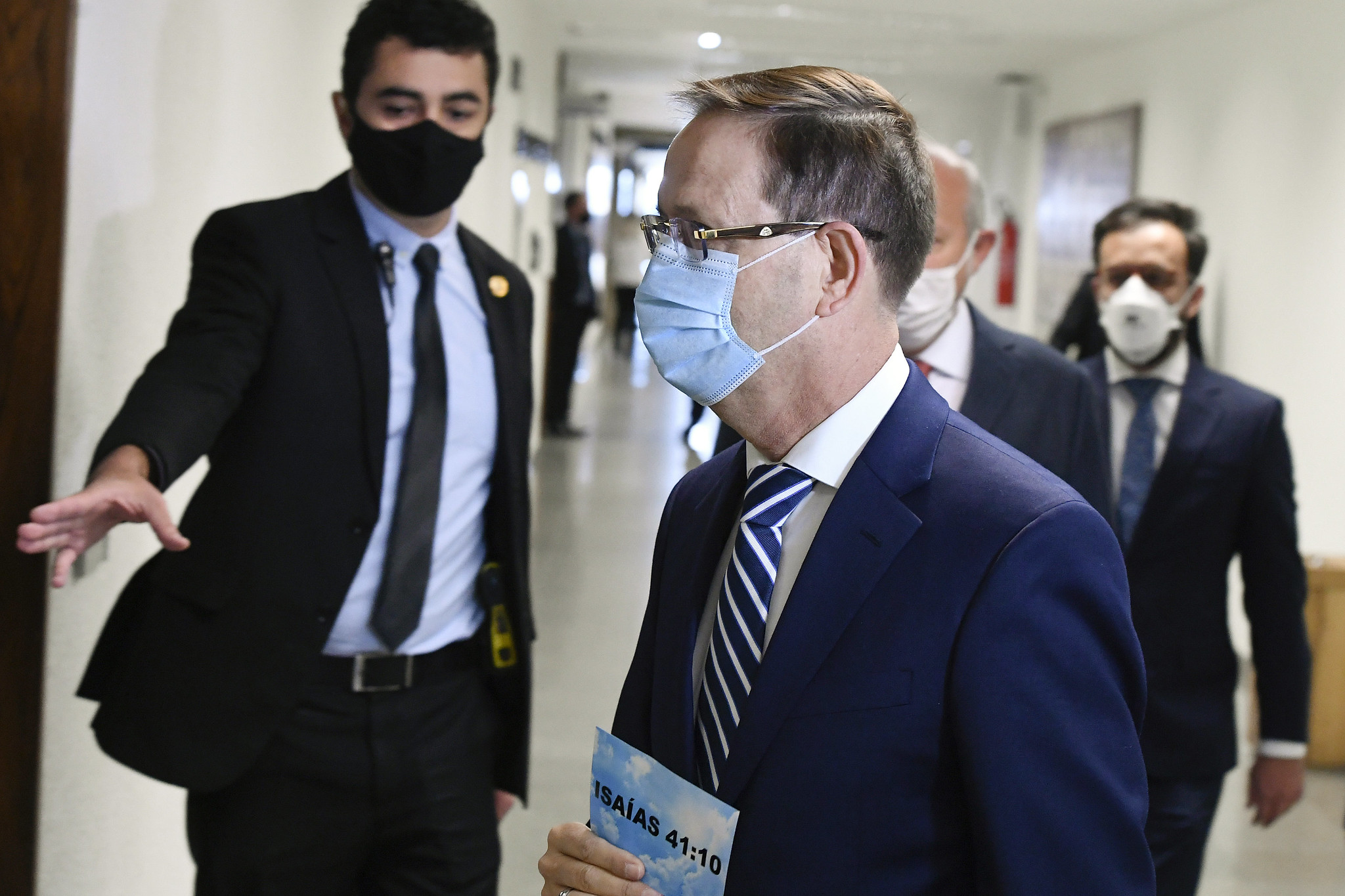 Empresário publicou foto com a criança na internet, agradecendo jejuns e autoridades