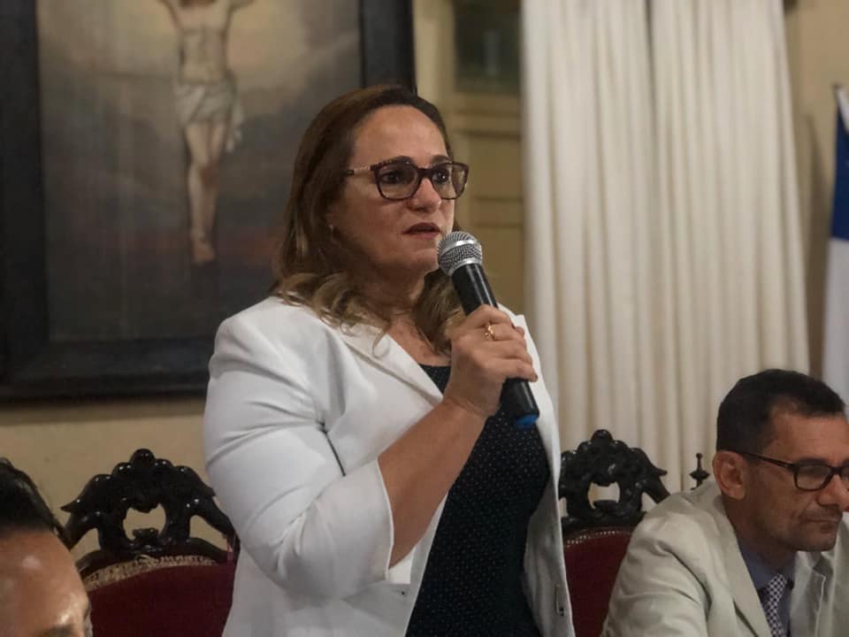 Na imagem, a prefeita de Nazaré das Farinhas, Eunice Barreto, do DEM