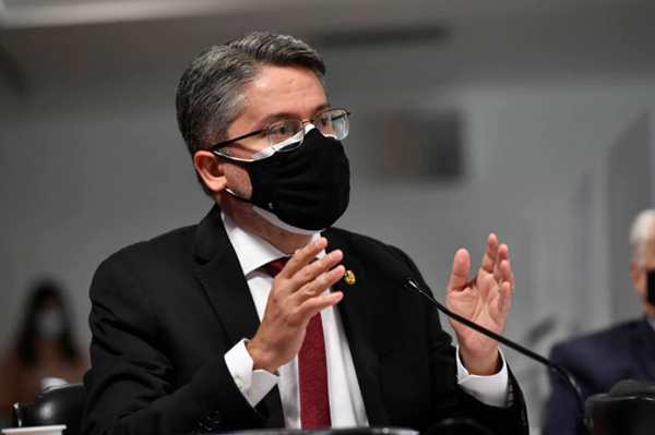 Senador Alessandro Vieira (Cidadania-SE) durante sessão da CPI da Covid
