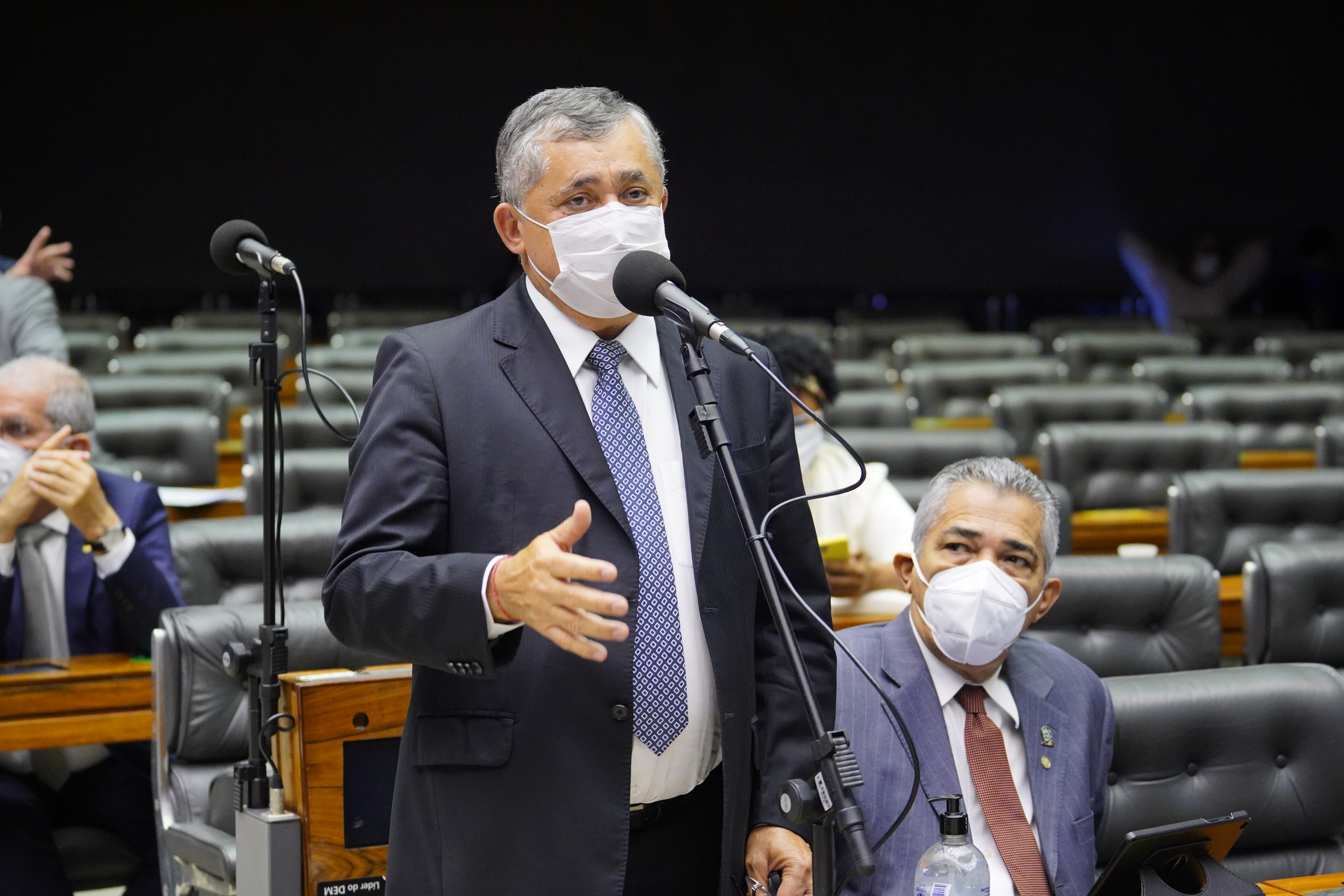 Parlamentares são listados em relatório de ONG sobre supostos altos gastos com combustível Parlamentares são listados em relatório de ONG sobre supostos altos gastos com combustível