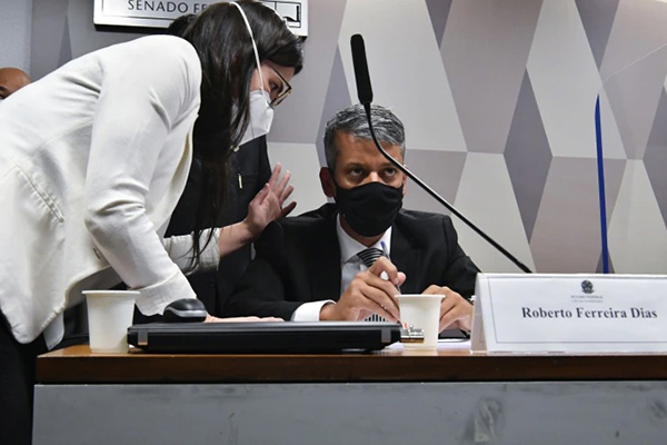 O ex-diretor do Departamento de Logística do Ministério da Saúde Roberto Ferreira Dias em depoimento na CPI da Covid