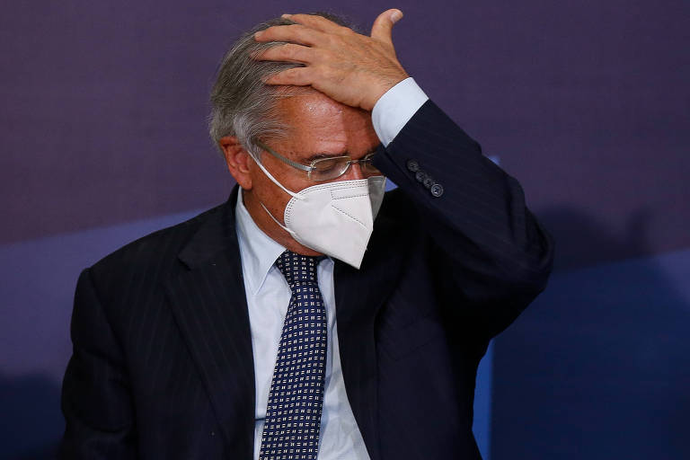 Paulo Guedes (Economia) durante cerimônia no Palácio do Planalto