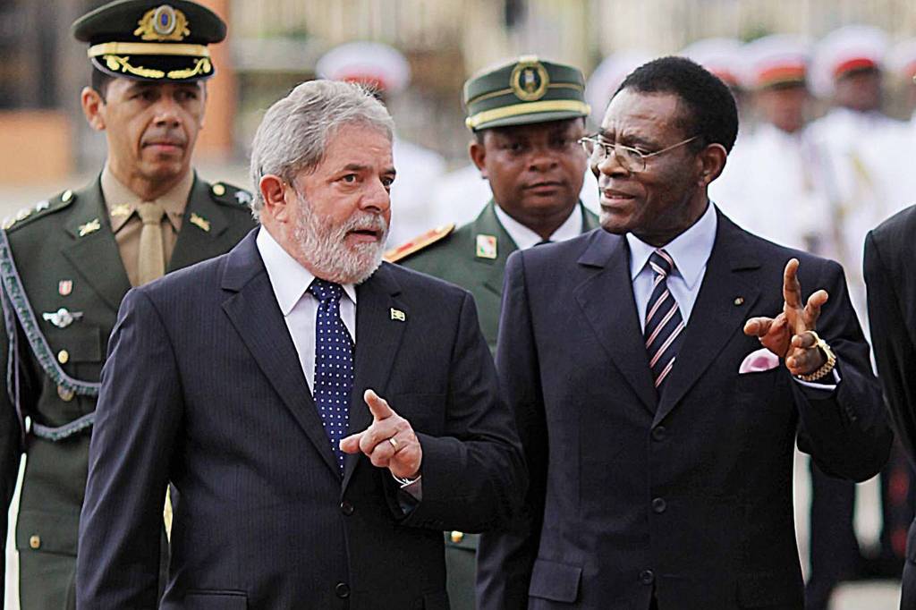 O então presidente Lula com o presidente Obiang, em 2010, na Guiné Equatorial
