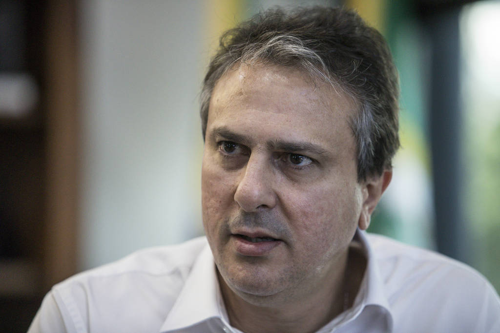 O governador do Ceará, Camilo Santana (PT), durante entrevista em seu gabinete