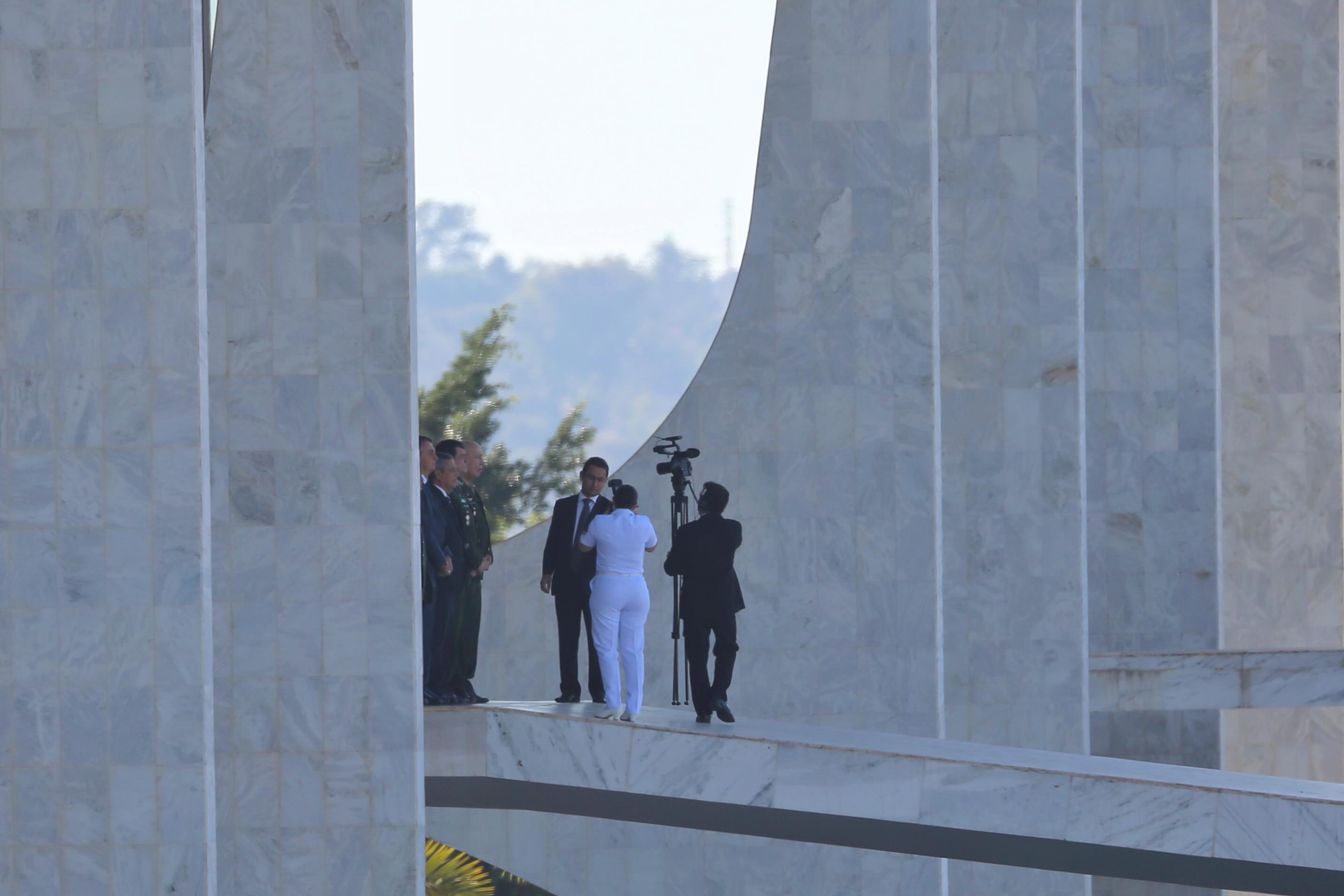 Movimentação na frente do Palácio do Planalto, em Brasília (DF), nesta terça-feira (10) Movimentação na frente do Palácio do Planalto, em Brasília (DF), nesta terça-feira (10)