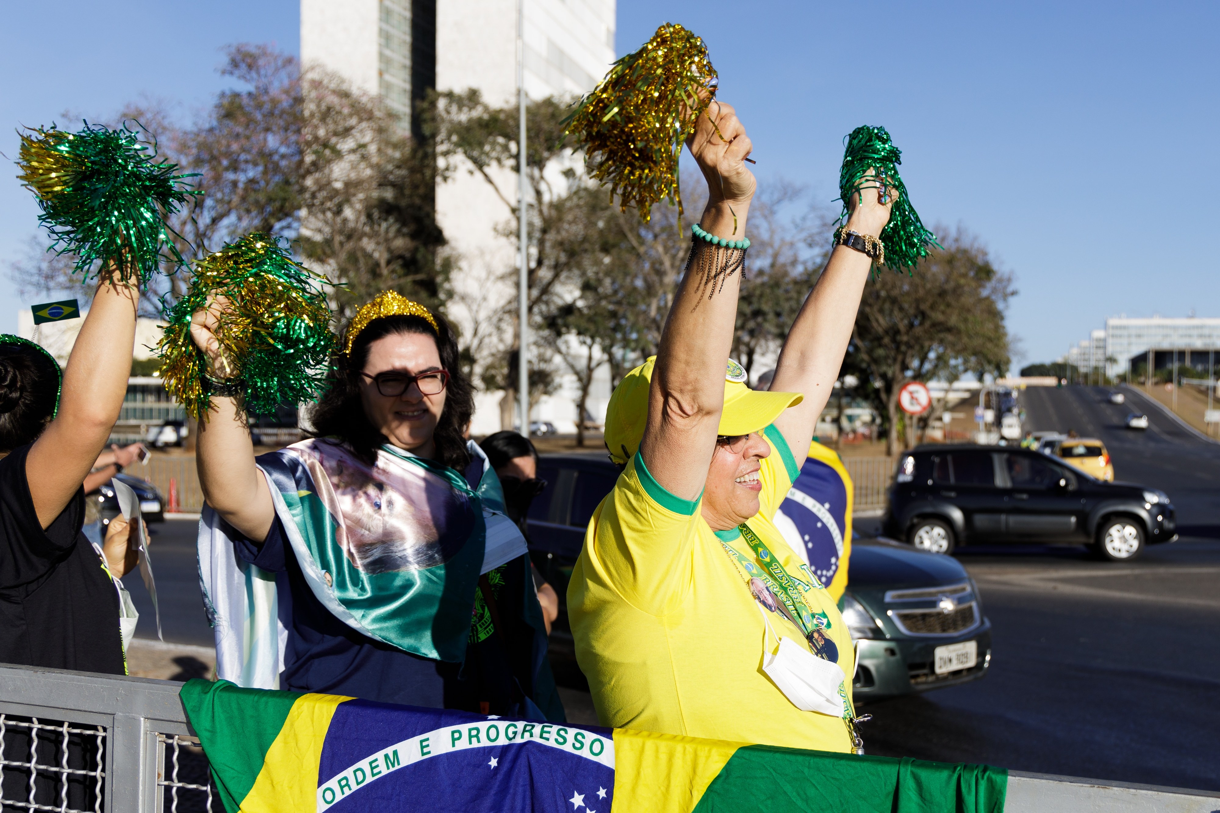 Blindados da marinha passam em desfile em frente ao Palácio do Planalto, em Brasília (DF)