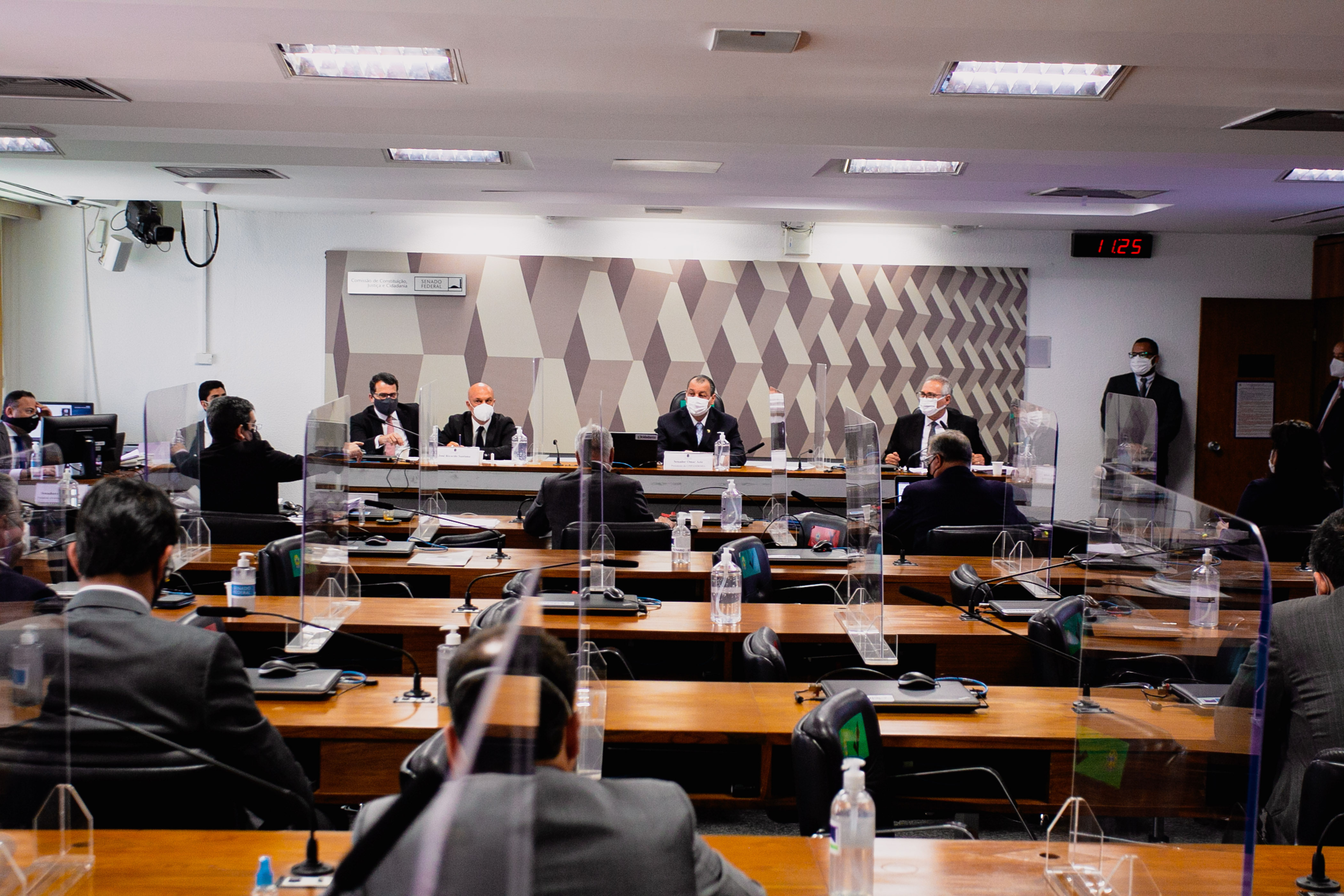 José Ricardo Santana esteve com então diretor do Ministério da Saúde no dia da assinatura do contrato de compra da Covaxin