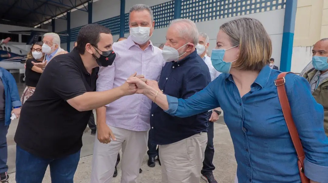 Éden Valadares, presidente estadual do PT, teria esquecido a classe política no evento de recepção a Lula em Salvador