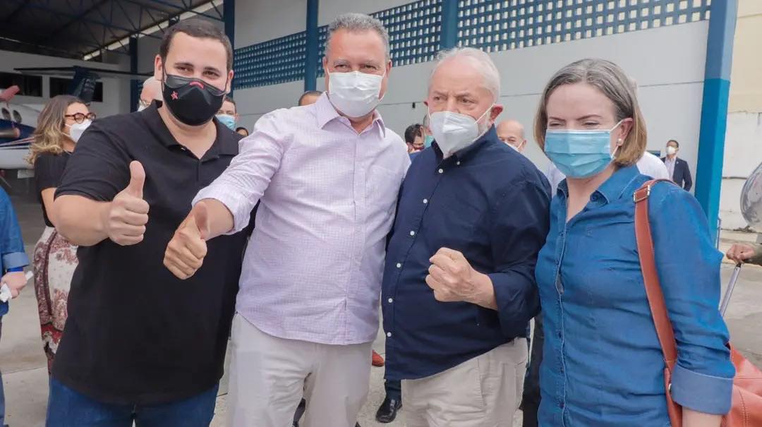 O ex-presidente também vem à Bahia para fortalecer seu palanque eleitoral no estado