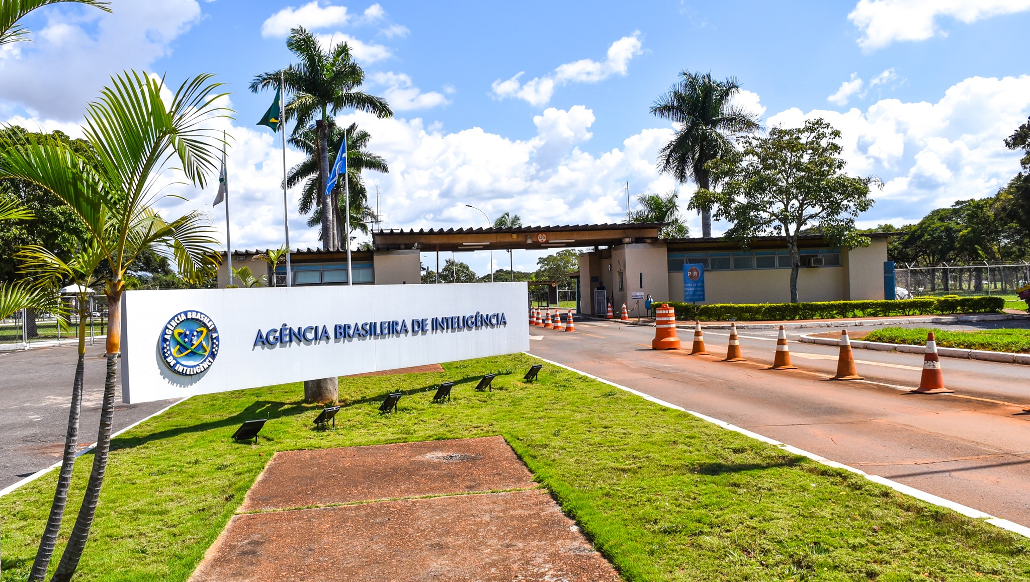 Além de programa espião, Abin assinou R$ 31 milhões em contratos sigilosos no governo Bolsonaro