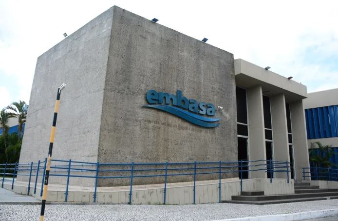 Uma multa de três mil reais foi estipulada em caso de descumprimento. 