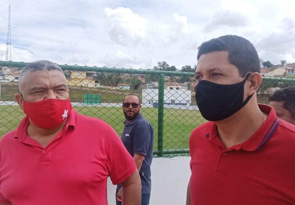 O deputado também esteve nas ruas pavimentadas do município baiano e comentou a importância das obras para a região