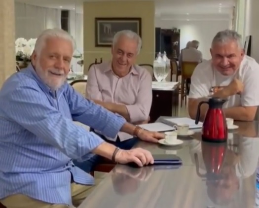 "Ele é senador da República do grupo. Não precisa ser chamado para nada. Tem enorme espaço. Basta comparecer", disse Wagner, em entrevista à rádio Metrópole nesta manhã