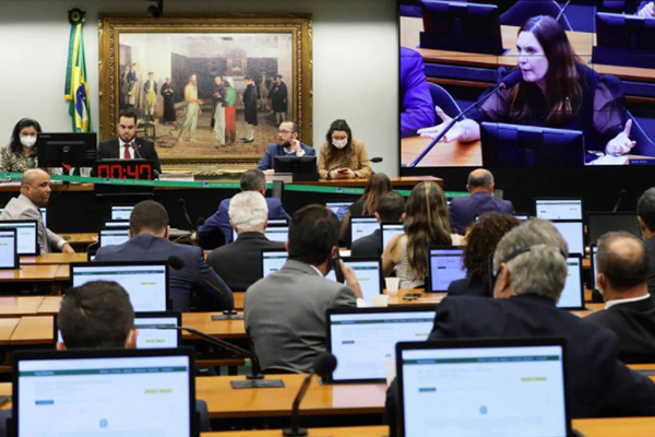 Comissão especial da Câmara analisa voto impresso; proposta é derrotada por 23 a 11 