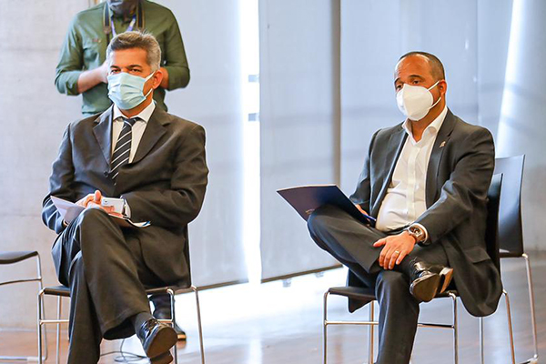 O prefeito de Camaçari, Elinaldo Araújo (à direita) O prefeito de Camaçari, Elinaldo Araújo (à direita)