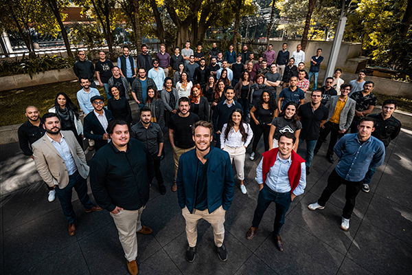 Parte da equipe da produtora de vídeos Brasil Paralelo, em São Paulo, que faz filmes e documentários de viés conservador