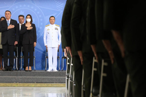 Jair e Michele Bolsonaro em cerimônia no Palácio no Planalto Jair e Michele Bolsonaro em cerimônia no Palácio no Planalto