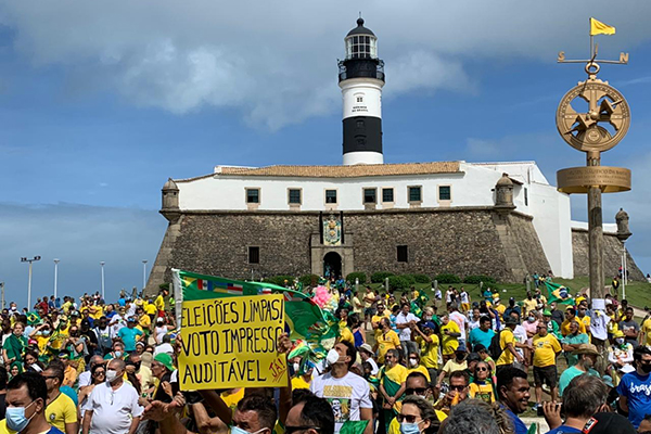 Manifestação no Farol da Barra, em Salvador, em favor do voto impresso