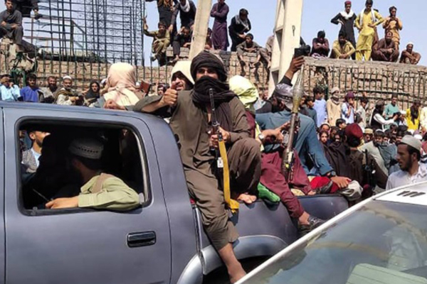 Membros do Taleban em Jalalabad, no Afeganistão, em 15 de agosto de 2021 