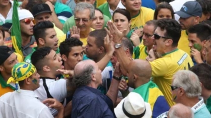 No Brasil, nem quando a reivindicação é a mesma, alguns grupos políticos conseguem andar juntos No Brasil, nem quando a reivindicação é a mesma, alguns grupos políticos conseguem andar juntos