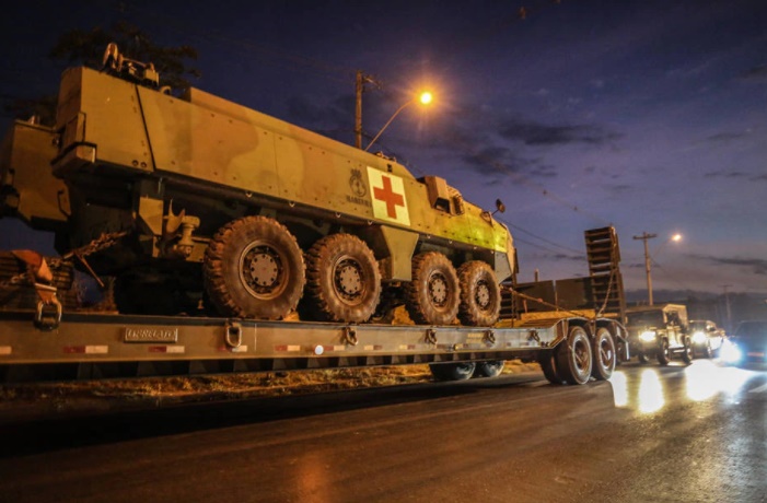Blindado vindo do Rio de Janeiro para participar da Operação Formosa é flagrado na estrada próximo a Brasília