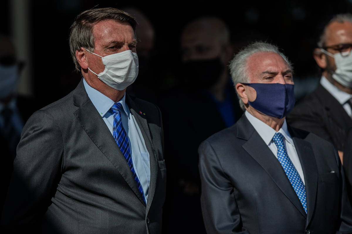 Já Bolsonaro, mais cedo, aproveitou que estava em São Paulo e foi até a casa de Silvio Santos