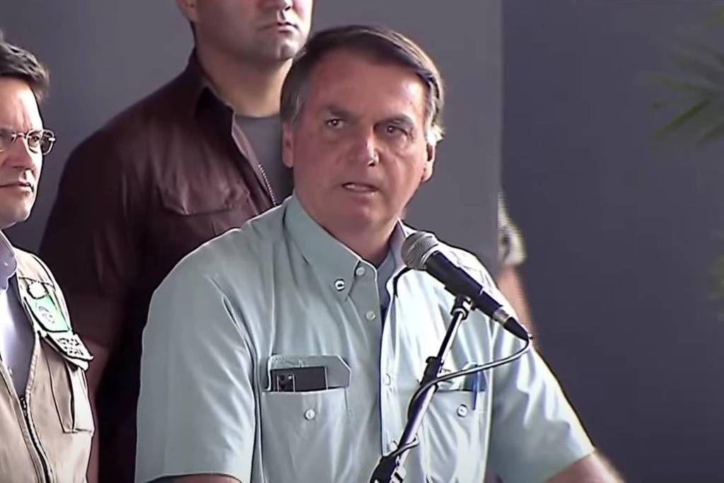 O presidente Jair Bolsonaro durante a cerimônia de assinatura do contrato de concessão de ferrovia na Bahia 