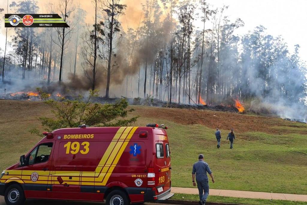 Avião de pequeno porte cai em Piracicaba (SP) e deixa sete mortos Avião de pequeno porte cai em Piracicaba (SP) e deixa sete mortos