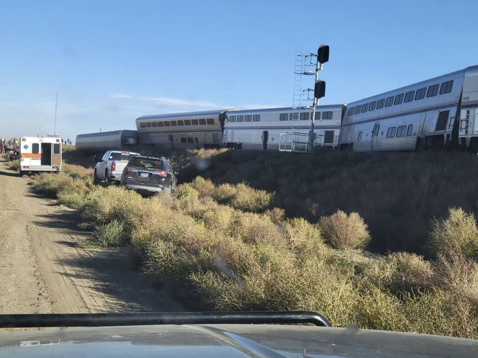 Imagem de Descarrilamento de trem deixa ao menos três mortos e dezenas de feridos nos EUA
