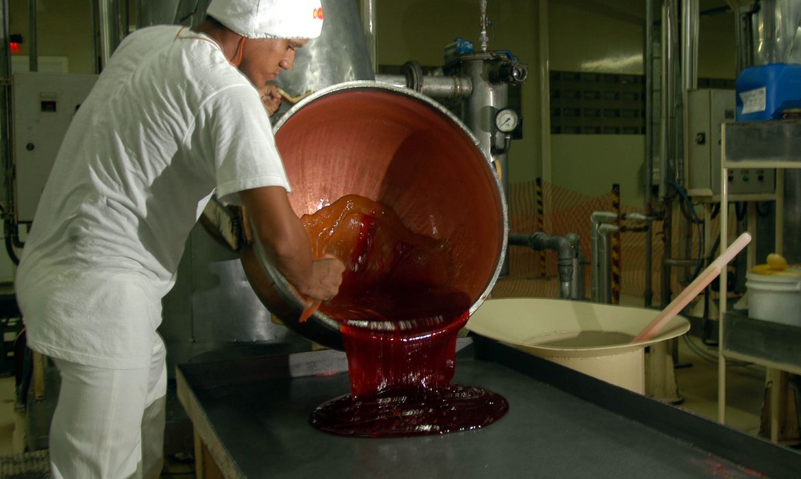 Alta foi puxada pelo setor de serviços