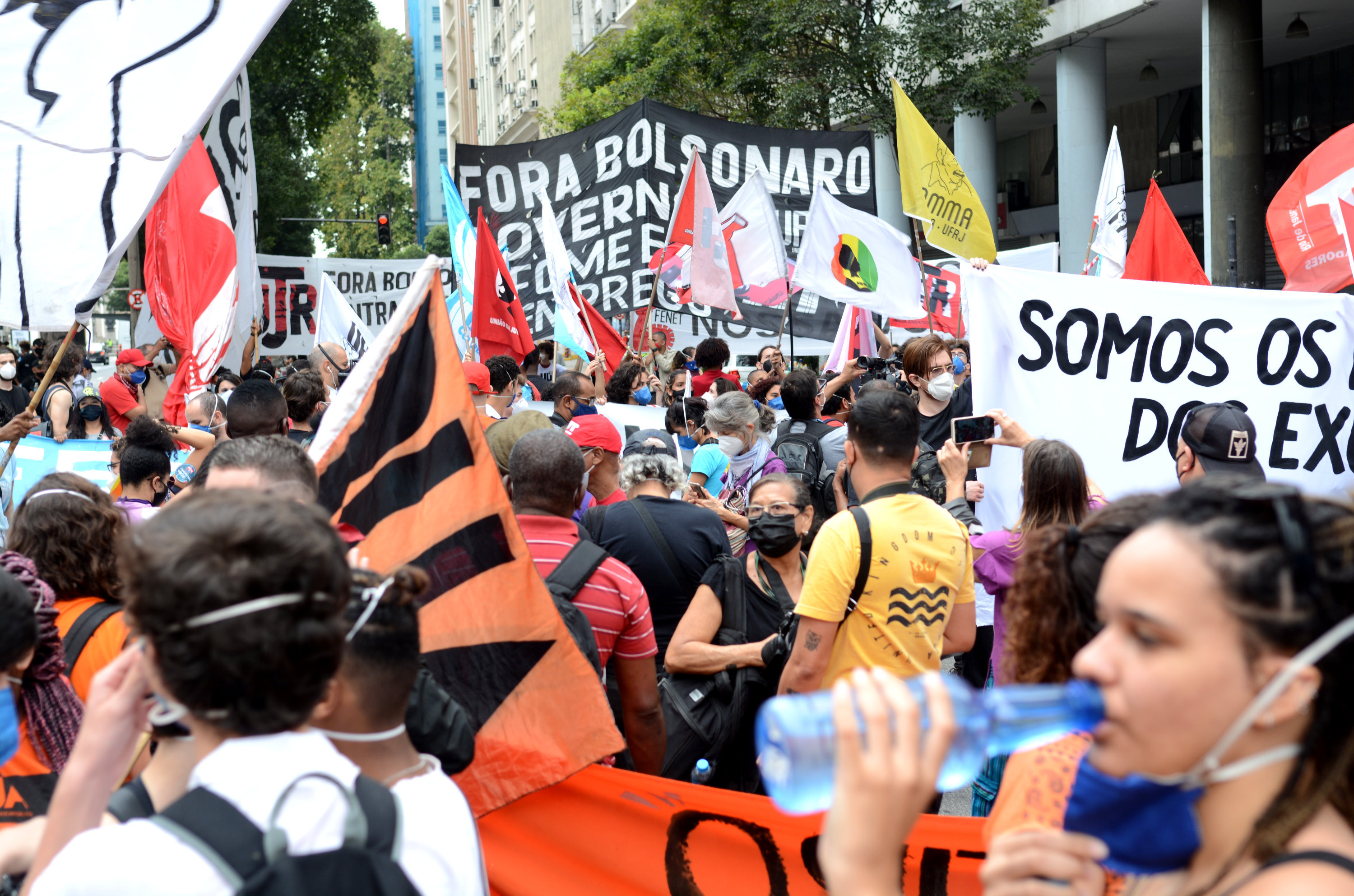 Ato contra Bolsonaro começa no centro do Rio de Janeiro Ato contra Bolsonaro começa no centro do Rio de Janeiro