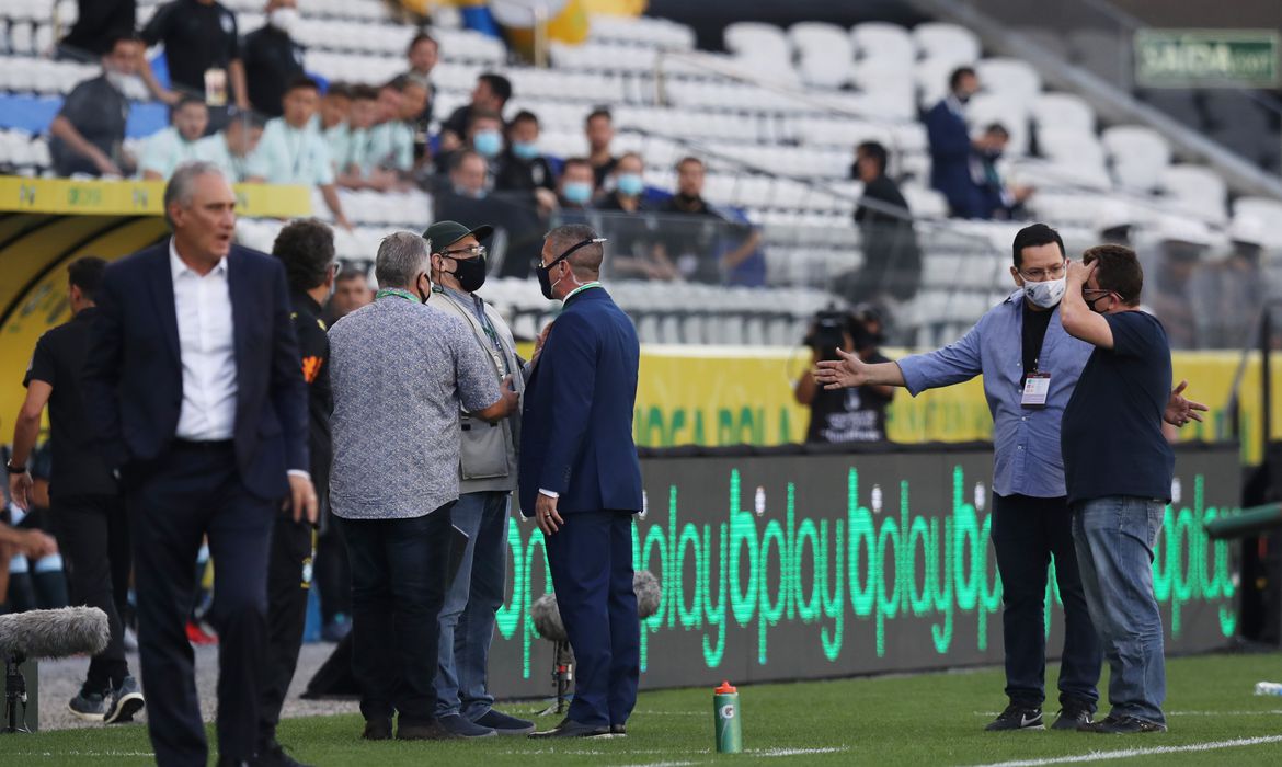 Agência afirma ter recomendado quarentena a jogadores no sábado