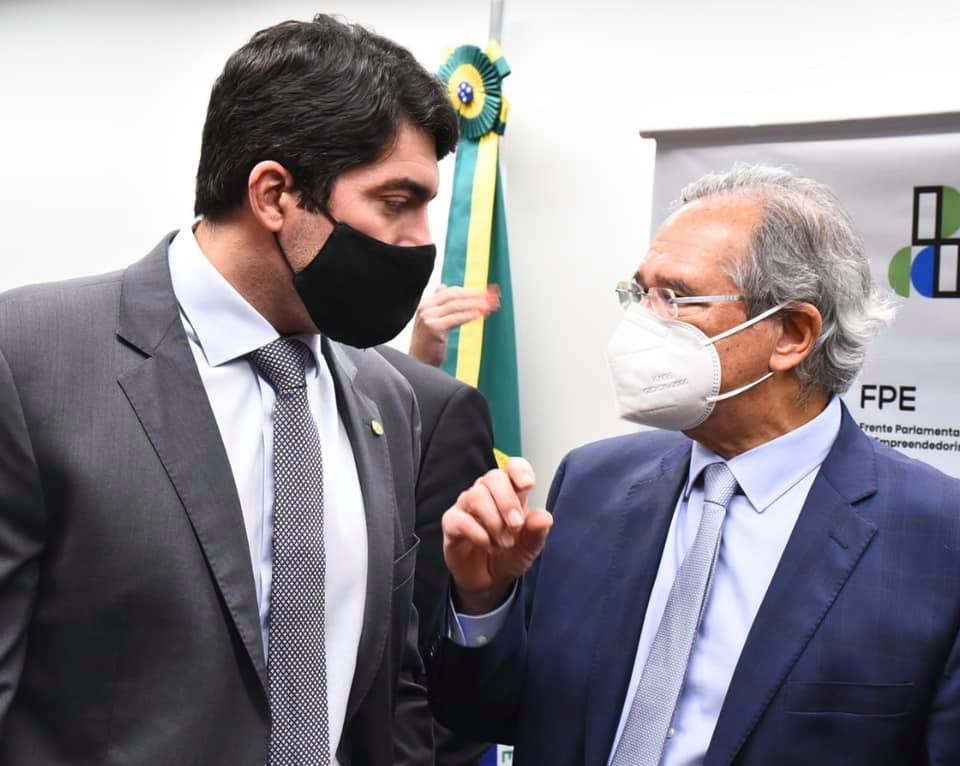 Na imagem, o deputado federal baiano aparece ao lado do ministro Paulo Guedes