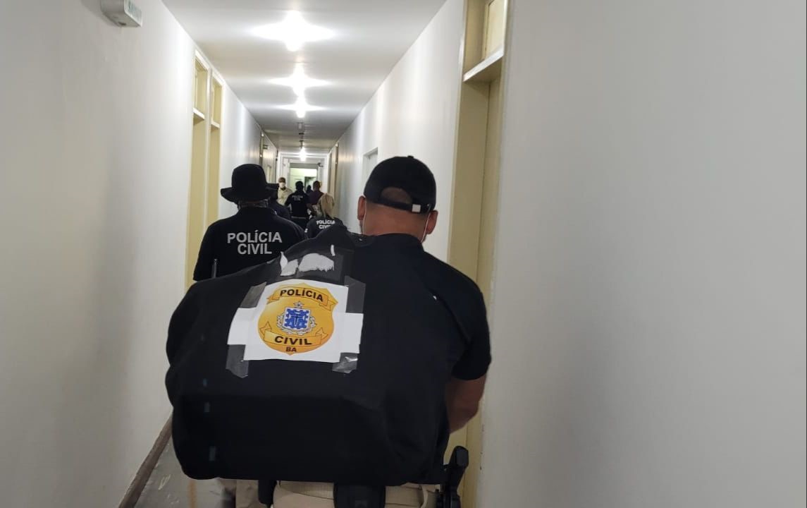 Treze mandados de busca e apreensão foram cumpridos em residências de ex-funcionários e na sede do Detran Treze mandados de busca e apreensão foram cumpridos em residências de ex-funcionários e na sede do Detran