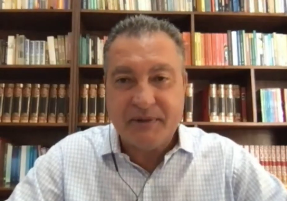 De acordo com o decreto, nos municípios em que a taxa de ocupação de leitos de UTI Covid estiver superior a 50% por cinco dias consecutivos, os eventos e atividades devem se restringir ao público máximo de 100 pessoas