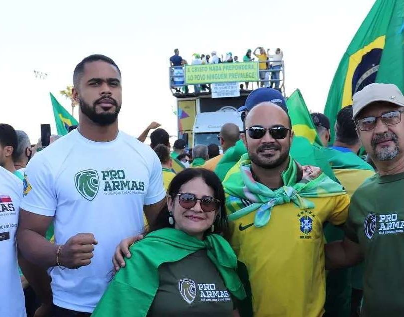 Deputado marcou presença no ato que aconteceu no Farol da Barra Deputado marcou presença no ato que aconteceu no Farol da Barra