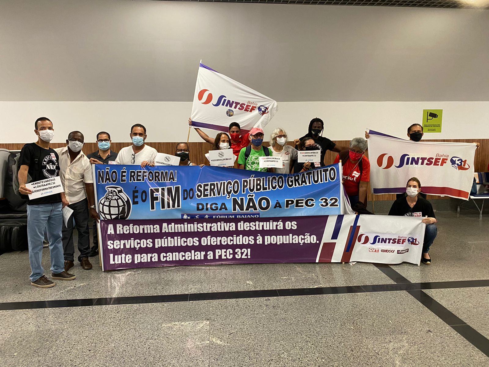 Servidores protestam contra a Reforma Administrativa no Aeroporto de Salvador