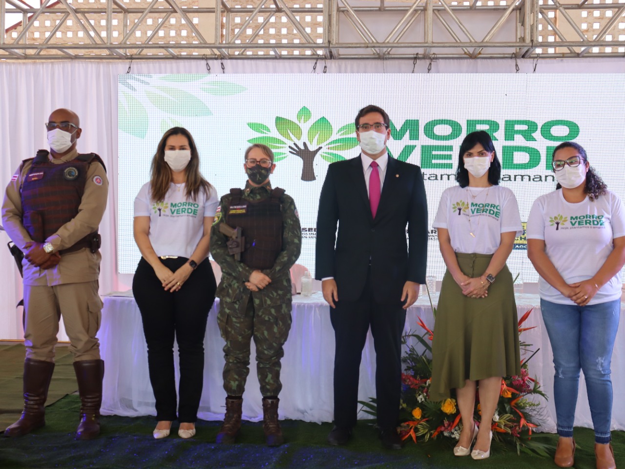 O projeto visa desenvolver atividades de educação ambiental O projeto visa desenvolver atividades de educação ambiental