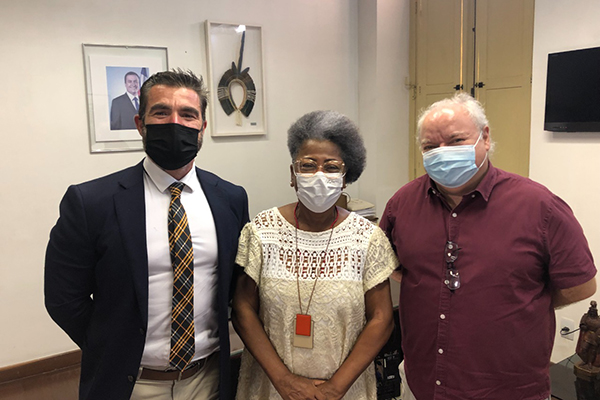 Secretária da Cultura do Estado, Arany Santana, recebeu o cônsul-geral da Espanha em Salvador, Carlos Pérez-Desoy, e o diretor do Instituto Cervantes na Bahia, Daniel Gallego Arcas Secretária da Cultura do Estado, Arany Santana, recebeu o cônsul-geral da Espanha em Salvador, Carlos Pérez-Desoy, e o diretor do Instituto Cervantes na Bahia, Daniel Gallego Arcas