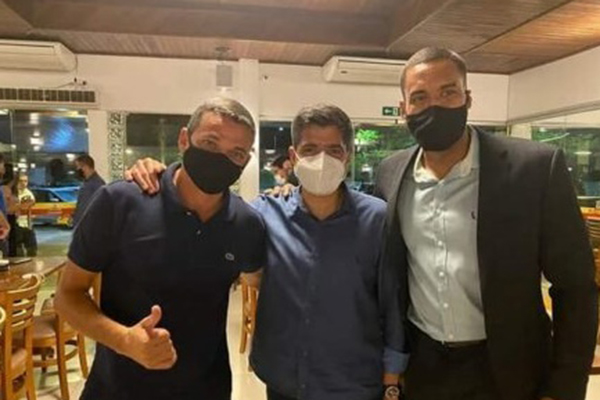 O ex-candidato a prefeito de Jussari Erisvaldo Moraes, ACM Neto e o pré-candidato a deputado federal Guinho (DEM)
