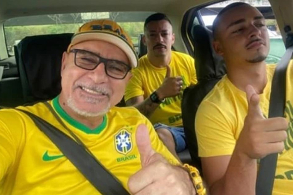 O ex-assessor parlamentar Fabrício Queiroz à esquerda